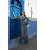 Caftan long brodé en Tunisie – Élégance et allure intemporelle
