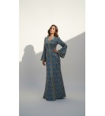 Caftan long brodé en Tunisie – Élégance et allure intemporelle