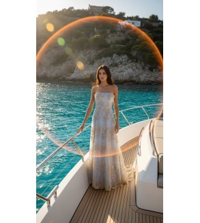 Robe longue bleu ciel brodée or Tunisie – Élégance lumineuse